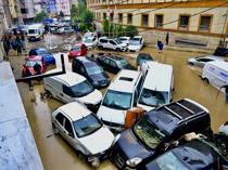 Istanbul faces more rain as flood searches continue