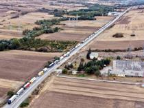 Truck queue stretches 30 kilometers at Bulgarian border