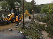 Istanbul demolishes streambed buildings after deadly floods