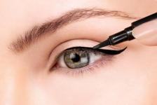 Eyeliner Nasıl Çekilir? En Kolay Ve Kuyruklu Eyeliner Sürmenin Yolları