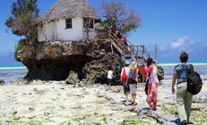 Okyanusun ortasındaki restoran: The Rock / Zanzibar Okyanusun ortasındaki restoran: The Rock / Zanzibar