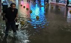 Meteoroloji turuncu kodla uyarmıştı: Orduda sağanak sonrası sokaklar göle döndü