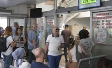 Vatandaşlar nüfus müdürlüklerine akın etti Eski tip sürücü belgelerinin yenilenmesi için verilen süre yarın sona eriyor