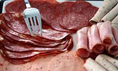 Bakanlık açıkladı: Domuz etli salam, boyalı baharat tespit edildi