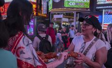 Türk simidi ve çayı, Times Meydanında