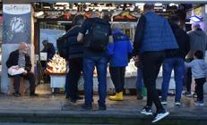 Fiyat düştü, vatandaş akın etti Paket paket şehir dışına da gönderiliyor