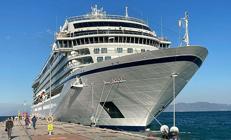 Kuşadası’na yeni yılın ilk kruvaziyer gemisi geldi