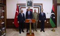 Bakan Bayraktardan Trablusta Libya Görev Grubu Komutanlığına ziyaret