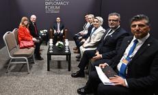 Bakan Kacırdan Antalyada diplomasi trafiği