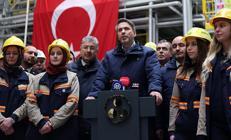 Bakan Bayraktar işçilerle 1 Mayıs’ı kutladı, dev yatırımı duyurdu