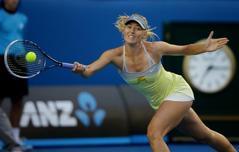 Sharapova sends warning to Serena