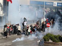 Scenes showing Turkish reporter falling due to water cannon raises eyebrows
