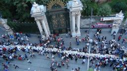 Municipality hosts fast-breaking in Taksim Square, protesters hold iftar on İstiklal Avenue