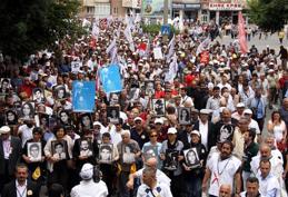 Thousands march in Sivas for massacre anniversary