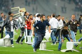 Istanbul derby game suspended after supporters invade field