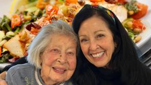 Sırrı sorulunca hiç düşünmeden tek kelimeyle yanıt verdi 104 yaşında hafızasıyla çocuklarını bile imrendiriyor