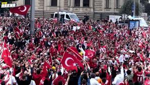 Leipzig sokakları Türk taraftarların tezahüratlarıyla inledi