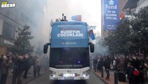 Trabzonspor U19 takımı, Avrupa ikinciliğini taraftarıyla kutladı