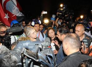 Main opposition deputies stage sit-in to prevent police intervention in Ankara