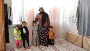 Şiddetli yağmur sonrası evde korku dolu anlar Gece uyurken üzerlerine düştü: Çocuklarımı aldığım gibi kaçtım