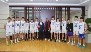 Sultangazi Belediyesi U18 Erkek Basketbol Takımı’ndan Başkan Dursun’a ziyaret