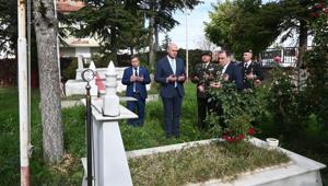 Şehit kabirlerine ziyaret