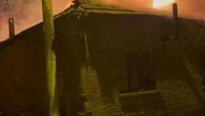 Turgutlu’da alevlere teslim olan iki evde hasar oluştu