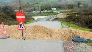 Küçük Melen Çayı taştı; 2 köy yolu ulaşıma kapandı