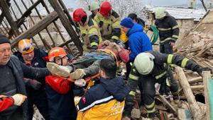 Kütahya’da 2 katlı kerpiç ev çöktü; 1 yaralı
