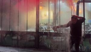 Soğuk havayı test etmek isterken kendini yaktı