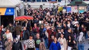 İstanbul'da hava sıcaklığı 23 derece… Kış günü denize girdiler