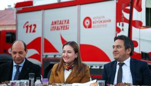 Başkan Vekili Özdemir, itfaiye personeliyle iftarda buluştu