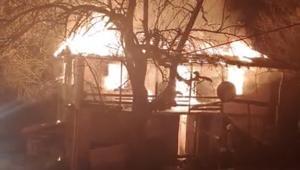 Yalnız yaşadığı evinde çıkan yangında öldü 