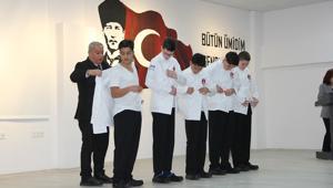 Aşçı adayları beyaz önlüklerini giyerek yemin etti