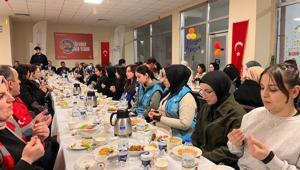 Şehit anneleri öğrencilerle iftarda buluştu