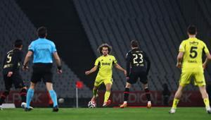 Namağlup serisi sona eren Fenerbahçe, şampiyonluk yarışında yara aldı