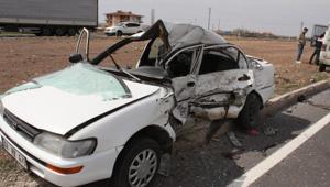 Aksaray'da otomobil ile kamyonet kavşakta çarpıştı: 1 ölü, 1 yaralı