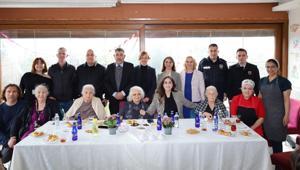 Karaburun’da mülki amirlerin bayramda buluşma yeri