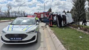 Malatya'da otomobil ile hafif ticari araç çarpıştı: 3 yaralı 