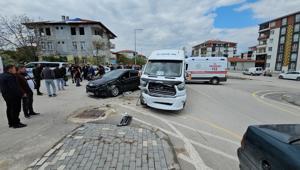 Tokat’ta servis minibüsü otomobille çarpıştı: 10 yaralı