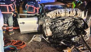Otomobil kamyona çarptı: 1 ölü, 1 ağır yaralı