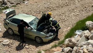 Mardin'de uçuruma yuvarlanan otomobilin sürücüsü yaralandı