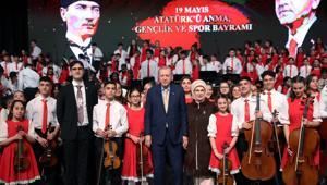 Cumhurbaşkanı Erdoğan ve eşi Emine Erdoğan, Cumhurbaşkanlığı Çocuk Orkestrası ve Korosu konserine katıldı 