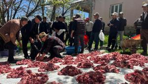 Bir asırdır devam eden dayanışma geleneğiyle kurban etleri eşit dağıtılıyor