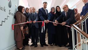 Suşehri'nde kadınlar el emeklerini sergiledi