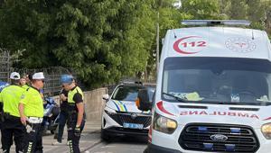 Denizli'de aydınlatma direğine çarpan motosikletteki 2 lise öğrencisi yaralandı