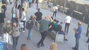 Fatih'te 6 yaşındaki çocuk raylara düşüp tramvayın altında kalarak öldü; panik anları kamerada