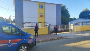 Uşak'ta jandarmadan okul önlerinde 19 bin 87 kişiye kimlik sorgulaması