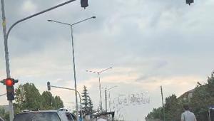 Trafikte tartıştığı kişilerin saldırısına uğrayacağını öne süren sürücü aracıyla kaçtı