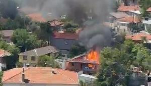Pendik’te 2 katlı binada çıkan yangın itfaiye tarafından söndürüldü